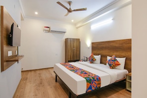Egyptian cotton sheets, premium bedding, in-room safe, free WiFi - Fabexpress The Radiant (Gurugram)