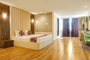 デラックス ルーム | エジプト綿のシーツ、高級寝具、セーフティボックス (室内)、アイロン / アイロン台