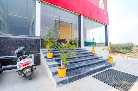 Property entrance. Fabhotel Mint Park