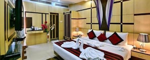 Egyptian cotton sheets, premium bedding, in-room safe - Fabhotel Prime Simna International (Muzaffarpur)