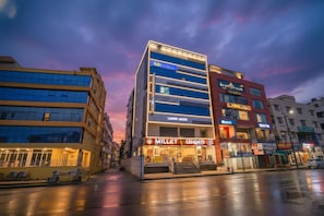 Property entrance - Fabhotel Sri Karthikeya Grand (Hyderabad)