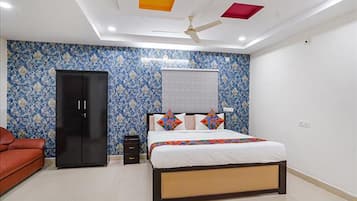 Egyptian cotton sheets, premium bedding, in-room safe, free WiFi