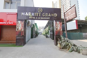 City view - FabHotel Signature Luxe Inn - Chhattarpur (New Delhi)