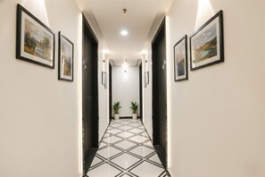 Lobby - FabHotel Sky Suites Karkardooma (New Delhi)