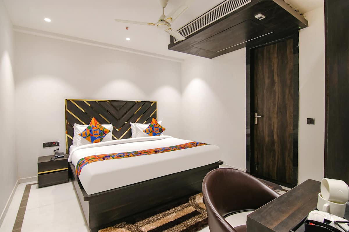 Deluxe Room | Egyptian cotton sheets, premium bedding, in-room safe, desk