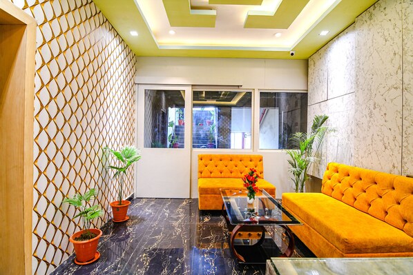 Lobby sitting area - Fabhotel The Hastings Club (Kolkata)