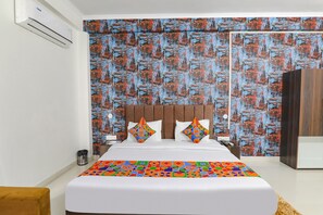 Egyptian cotton sheets, premium bedding, in-room safe - Fabhotel The Villa I (Prayagraj)