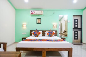 Egyptian cotton sheets, premium bedding, in-room safe - Fabhotel Vishwakirti Agri (Parner)