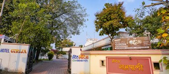 Fabhotel Girija