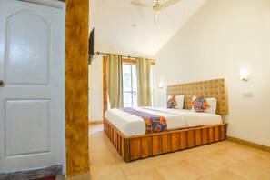 Egyptian cotton sheets, premium bedding, in-room safe, free WiFi - Fabhotel Grand Royal Palms (Benaulim)