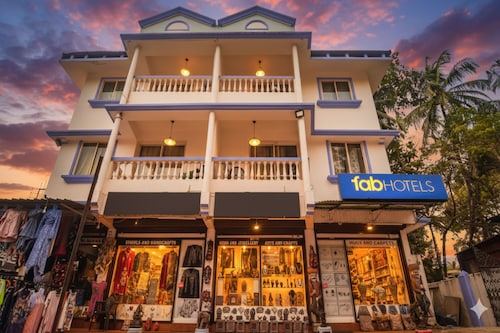 Fabhotel Grand Royal Palms