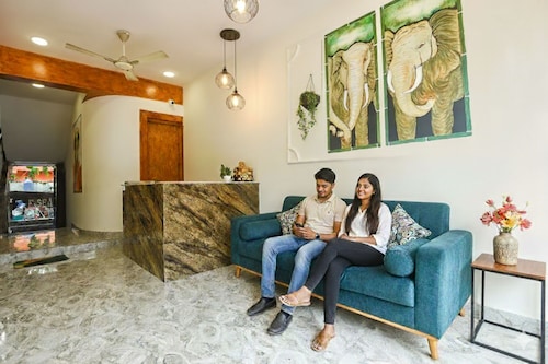 Fabhotel Grand Royal Palms