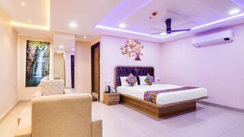 Egyptian cotton sheets, premium bedding, in-room safe, soundproofing