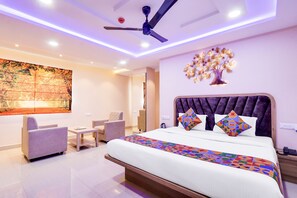 Egyptian cotton sheets, premium bedding, in-room safe, soundproofing - Fabhotel Prime Ravila Grand (Hyderabad)