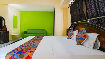 Egyptian cotton sheets, premium bedding, in-room safe, free WiFi