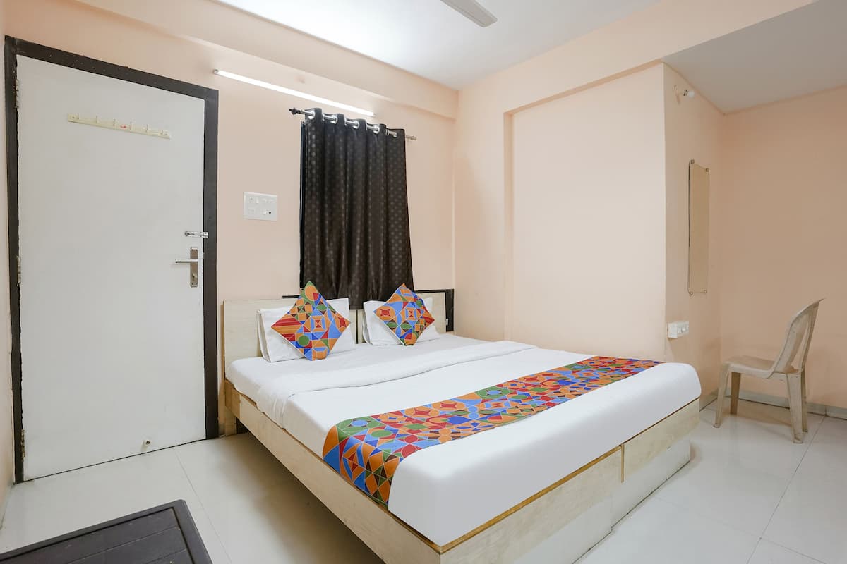 Egyptian cotton sheets, premium bedding, in-room safe, free WiFi