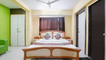 Family Room | Egyptian cotton sheets, premium bedding, in-room safe, free WiFi