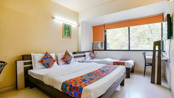 Egyptian cotton sheets, premium bedding, in-room safe, desk