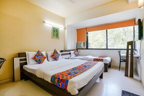 埃及棉床單、高級寢具、客房內保險箱、書桌