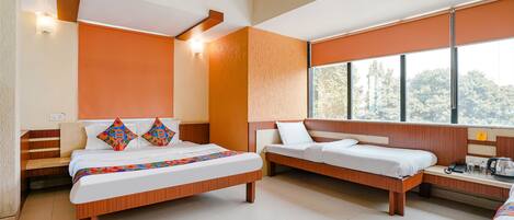 Deluxe Room | Egyptian cotton sheets, premium bedding, in-room safe, desk