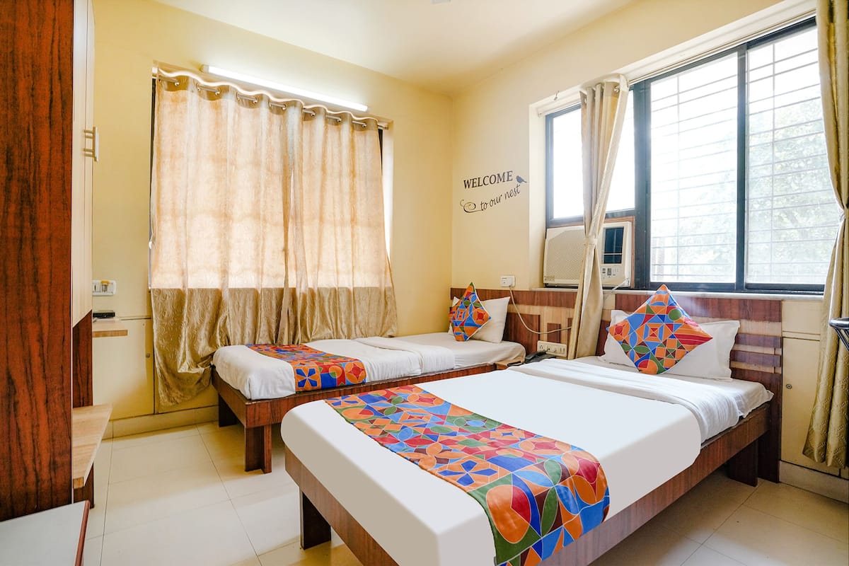 Family Room | Egyptian cotton sheets, premium bedding, in-room safe, desk