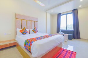 Egyptian cotton sheets, premium bedding, in-room safe, soundproofing - Fabhotel Bohra International (Jaipur)