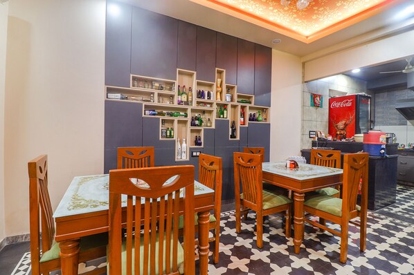 Restaurant - Fabhotel Be Happy (Agra)