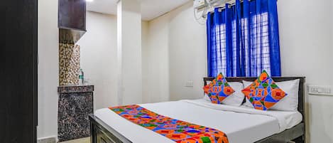 Egyptian cotton sheets, premium bedding, in-room safe, free WiFi