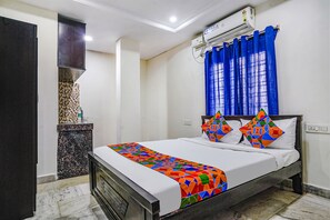 Egyptian cotton sheets, premium bedding, in-room safe, free WiFi - Fabexpress Venkateswara Atidhi (Hyderabad)