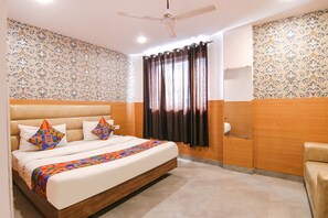 Luxury Room | Egyptian cotton sheets, premium bedding, in-room safe, free WiFi - Fabhotel Ssensse (New Delhi)