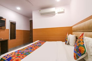 Egyptian cotton sheets, premium bedding, in-room safe, free WiFi - Fabhotel Ssensse (New Delhi)
