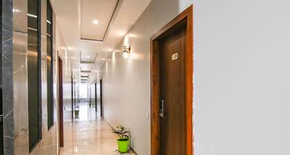 Fabhotel Prime Royal Court