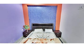 Egyptian cotton sheets, premium bedding, in-room safe, free WiFi