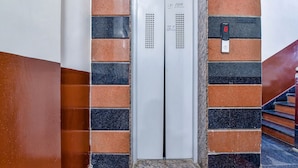 An elevator with a digital display and a floor indicator. - FabHotel Diamond Inn (Jaipur)