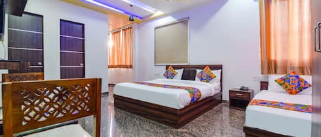 Egyptian cotton sheets, premium bedding, in-room safe, free WiFi