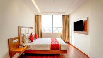Egyptian cotton sheets, premium bedding, in-room safe, free WiFi