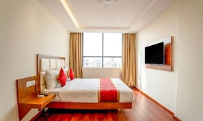 Egyptian cotton sheets, premium bedding, in-room safe, free WiFi - Fabhotel Phoenix Horamavu (Bengaluru)