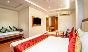 Egyptian cotton sheets, premium bedding, in-room safe, free WiFi - Fabhotel Phoenix Horamavu (Bengaluru)