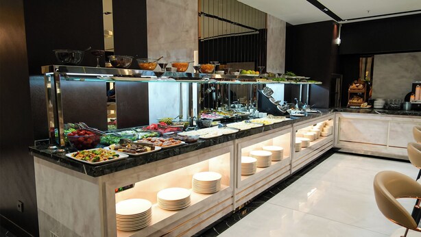 Breakfast buffet - Sky Hill Hotel  (Ankara)