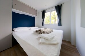 2 bedrooms, WiFi, bed sheets - Comfortable, fully equipped, 2-bedroom, 2-bathroom mobile home, Cesenatico beach (Cesenatico)