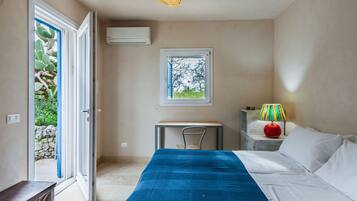 Biệt thự cơ bản | 3 phòng ngủ, bàn, bàn ủi/dụng cụ ủi quần áo