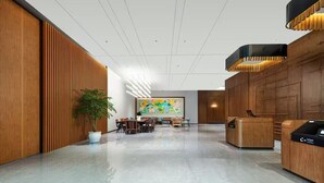 Eine moderne Lobby mit Empfangsschalter, Sitzgelegenheiten und einem großen abstrakten Gemälde an der Wand.