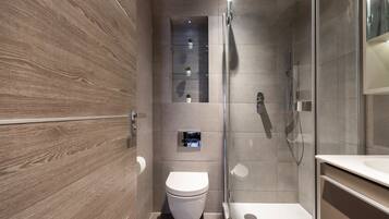 Shower, hair dryer, towels, shampoo