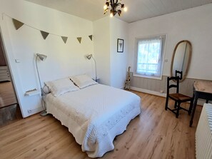 2 bedrooms, WiFi, bed sheets