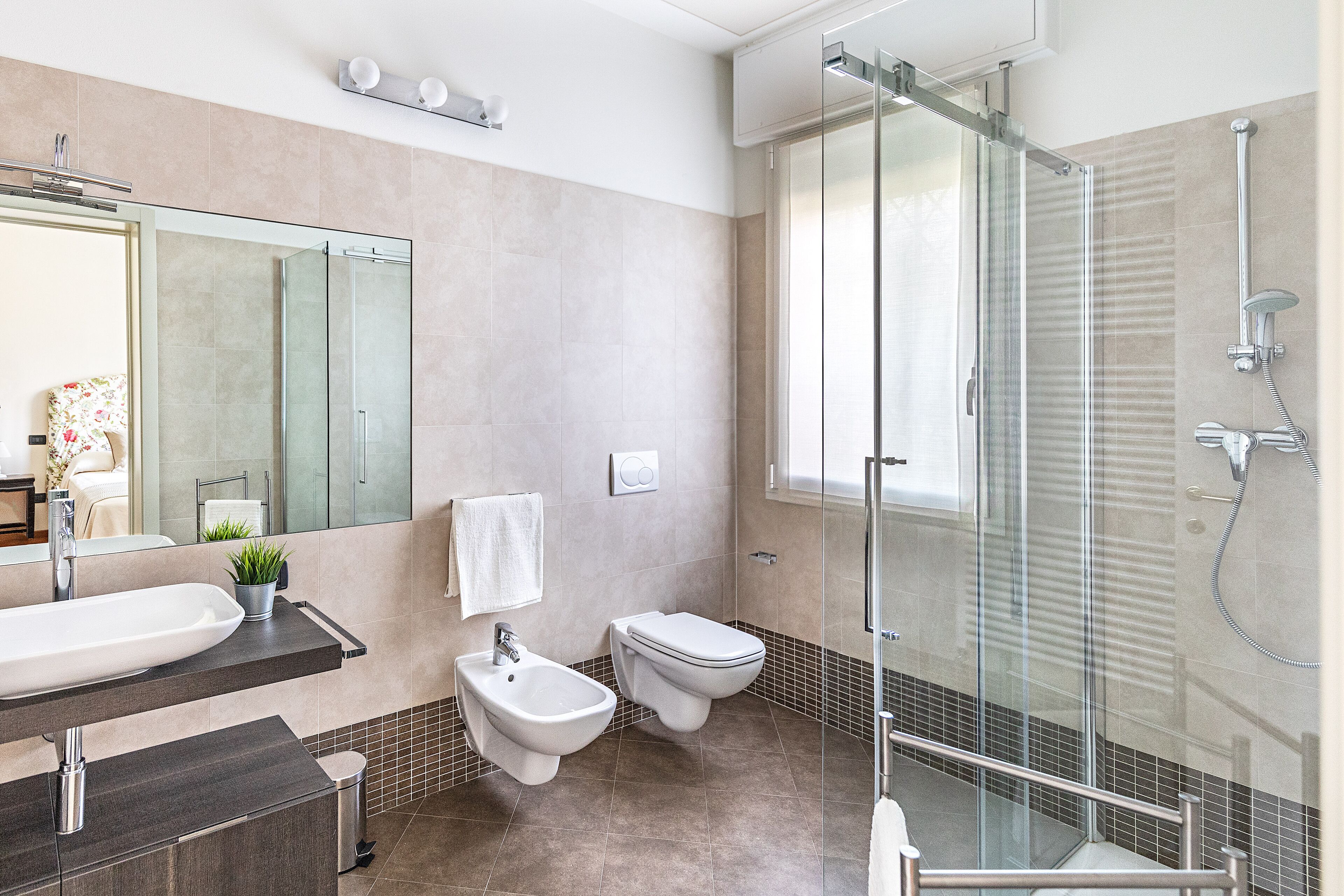 Vila Basic | Kamar mandi | Bathtub dan shower terpisah dan perlengkapan mandi gratis