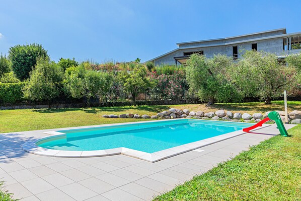 Piscine extérieure (ouverte en saison)