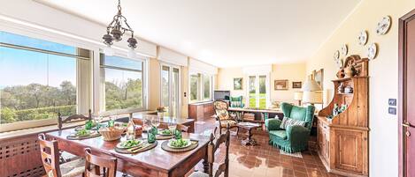 Basic Villa | Dining room