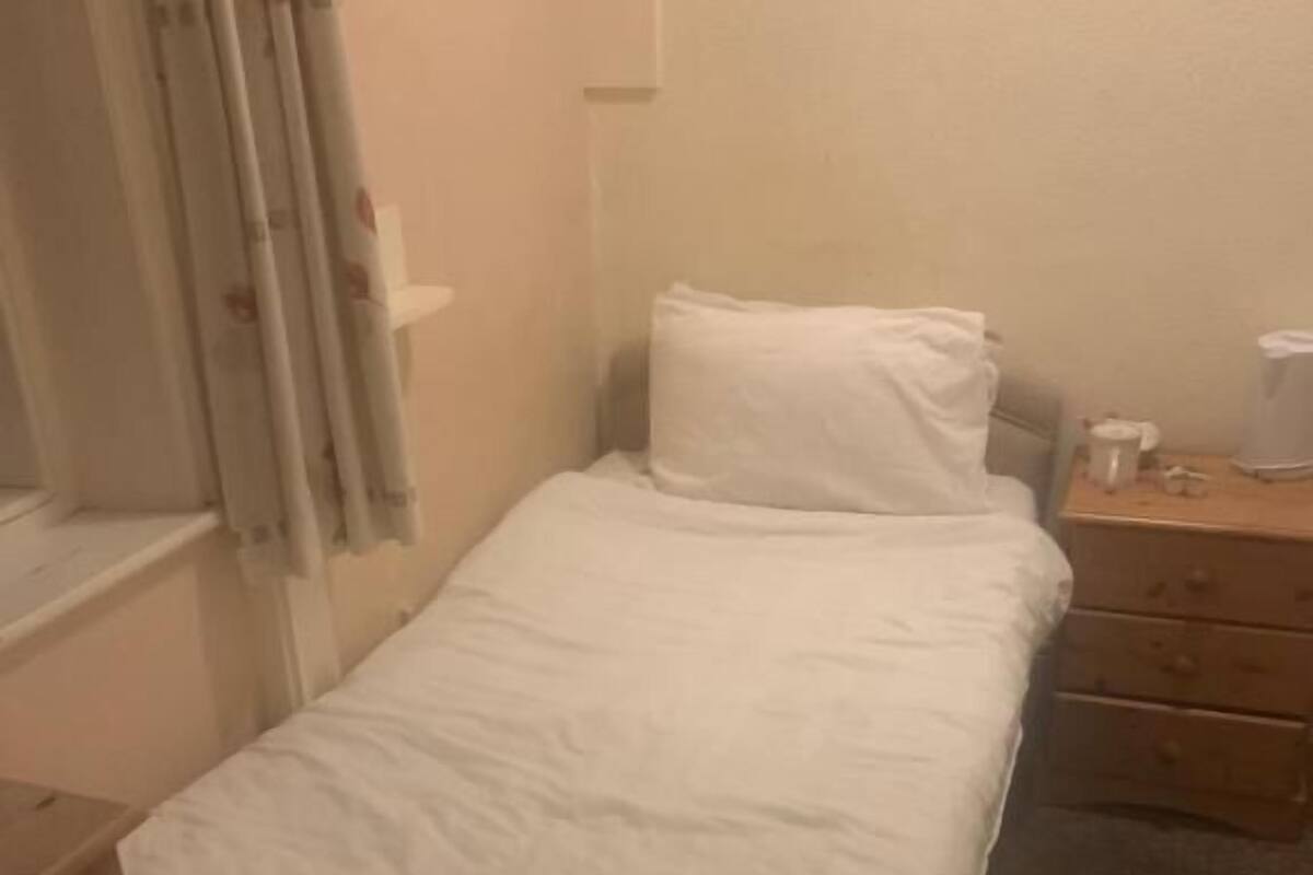 Basic Single Room | WiFi (free)
