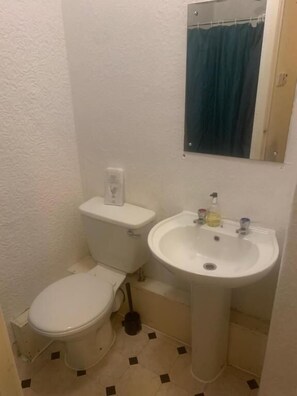 Bathroom - Lucena Hotel  (Blackpool)