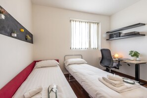 2 habitaciones, tabla de planchar con plancha, wifi y ropa de cama 